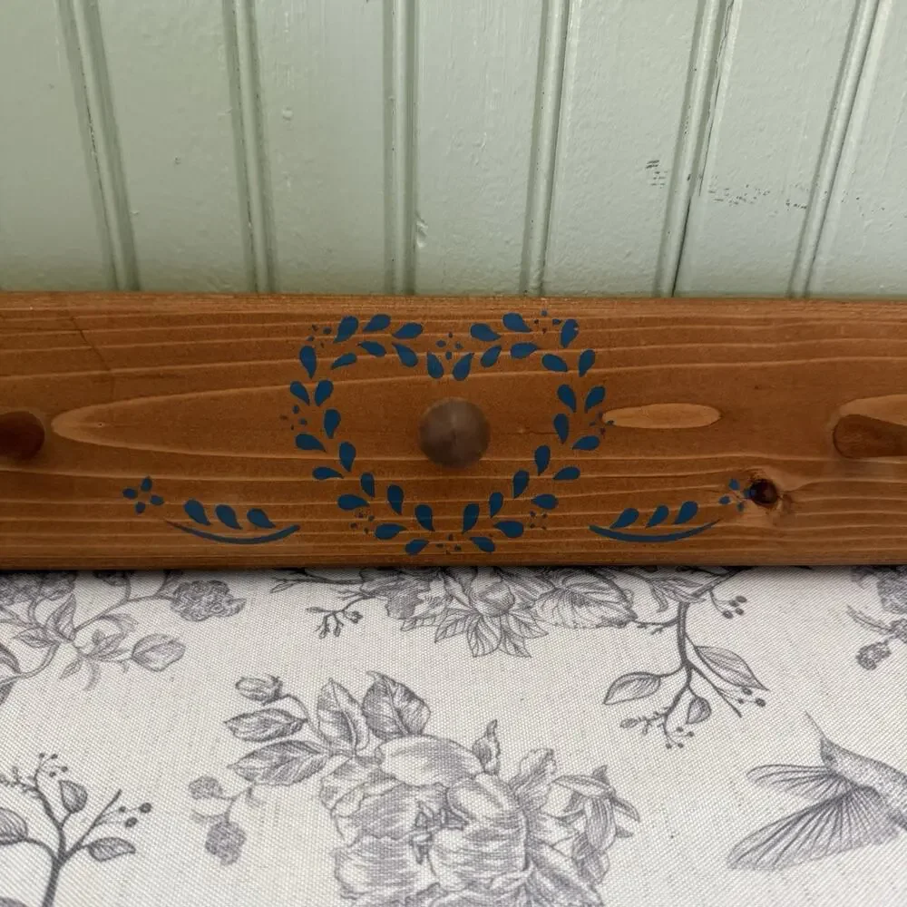 Vtg 90s Painted Heart Wood Shelf Peg Country Cottage Farmhouse 24” Rustic Shabby
